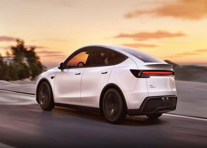 2025 Tesla Y Yola Çıktı