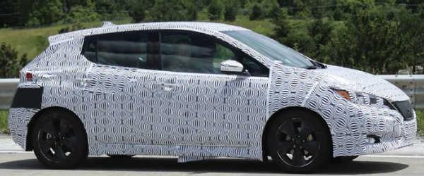 Yeni Nissan Leaf’ dan Eylül Öncesi Kamuflajlı Poz
