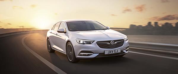 Opel Insignia, Wosvogen Passat’ı gözüne kestirdi.