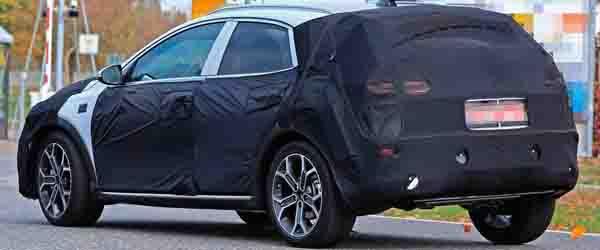 Kia Xceed Modelinin İlk Görseli Crossover Olacağını Gösteriyor