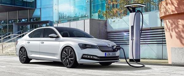 Skoda Tarih Verdi Superb Modeline Müthiş Bir Özellik Geliyor