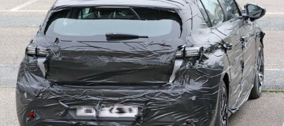 Yeni Peugeot 308 Kamuflajlı Görüntülendi