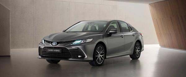 Toyota Camry Makyajlandı