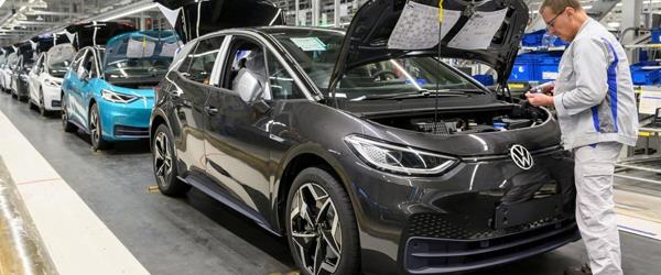 Volkswagen, Elektrikli Araç Bataryaları İçin 20 Milyar Dolar Yatırım Yapacak
