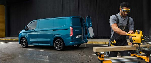 Yeni Ford E-Transit Custom Resmen Tanıtıldı!